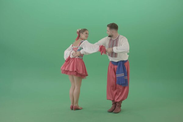Cossack-Man-dancing-in-ukraine-national-folk-costume-on-Green-Screen-Video-Footage-4K-Layer-4
